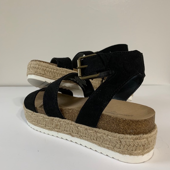 Black Chunky Sandals 8 Wide by Universal Threads - Picture 2 of 16